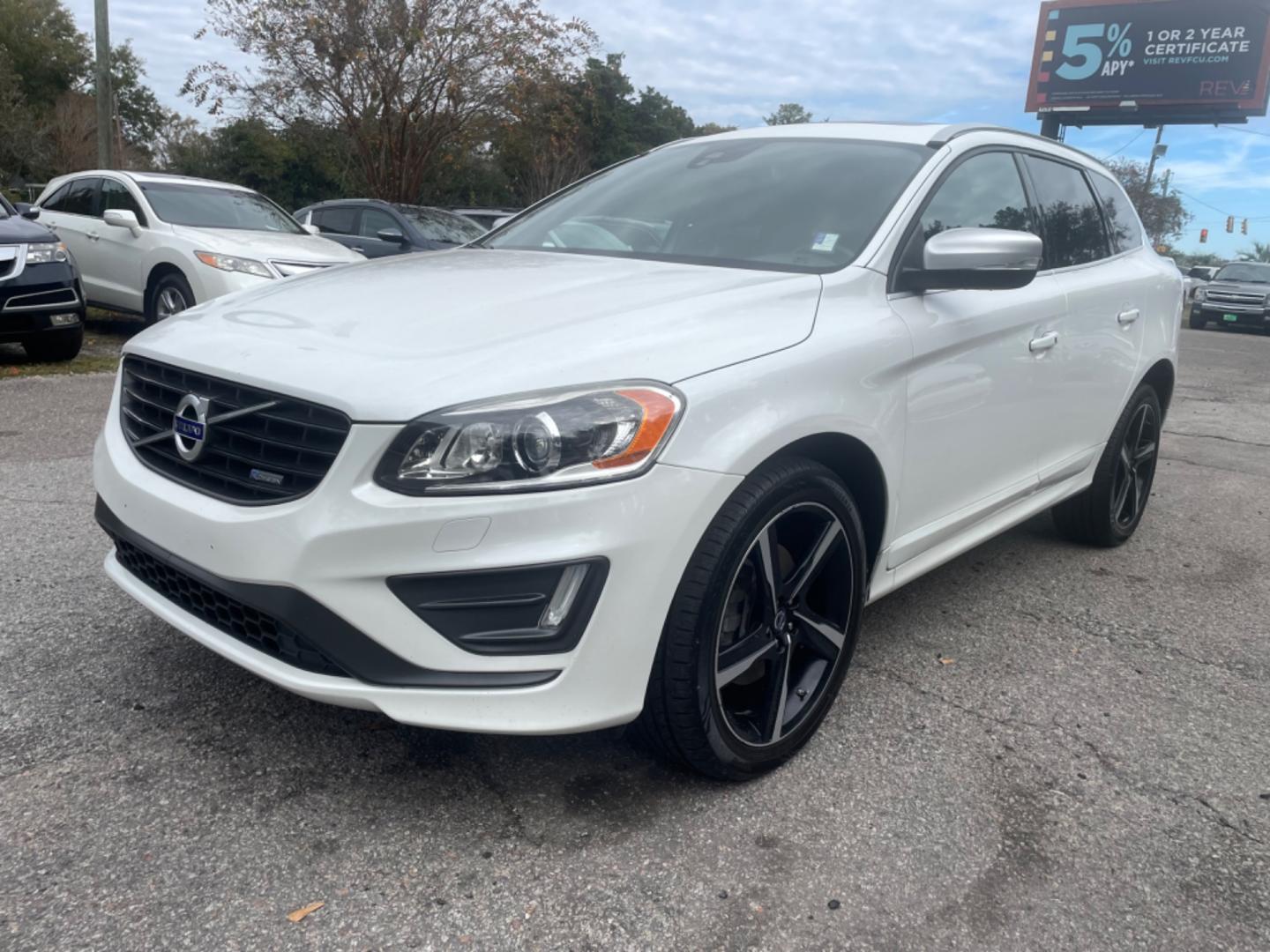 2015 WHITE VOLVO XC60 T6 R-DESIGN PREMIER PLUS (YV4902RG6F2) with an 3.0L engine, Automatic transmission, located at 5103 Dorchester Rd., Charleston, SC, 29418-5607, (843) 767-1122, 36.245171, -115.228050 - Photo#2